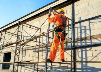 السقالات بالإيجار